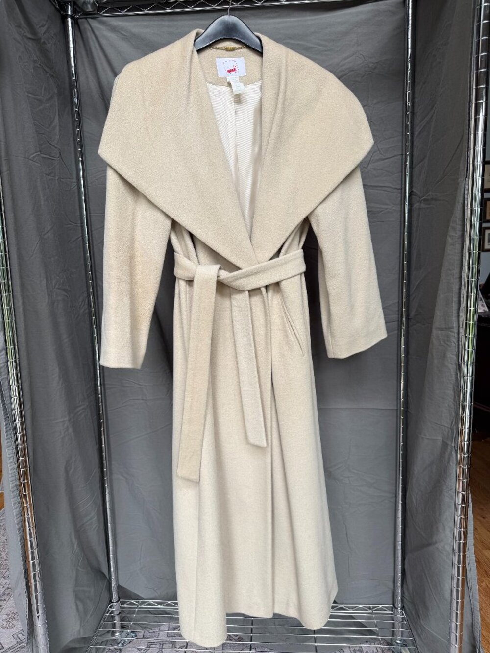 Elegant Wool/Silk cream coat European style